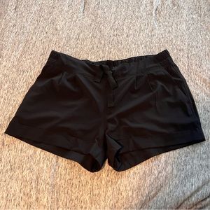 Cute Casual Lululemon Shorts 🍋🖤